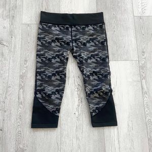 Camo prints yoga capri’s